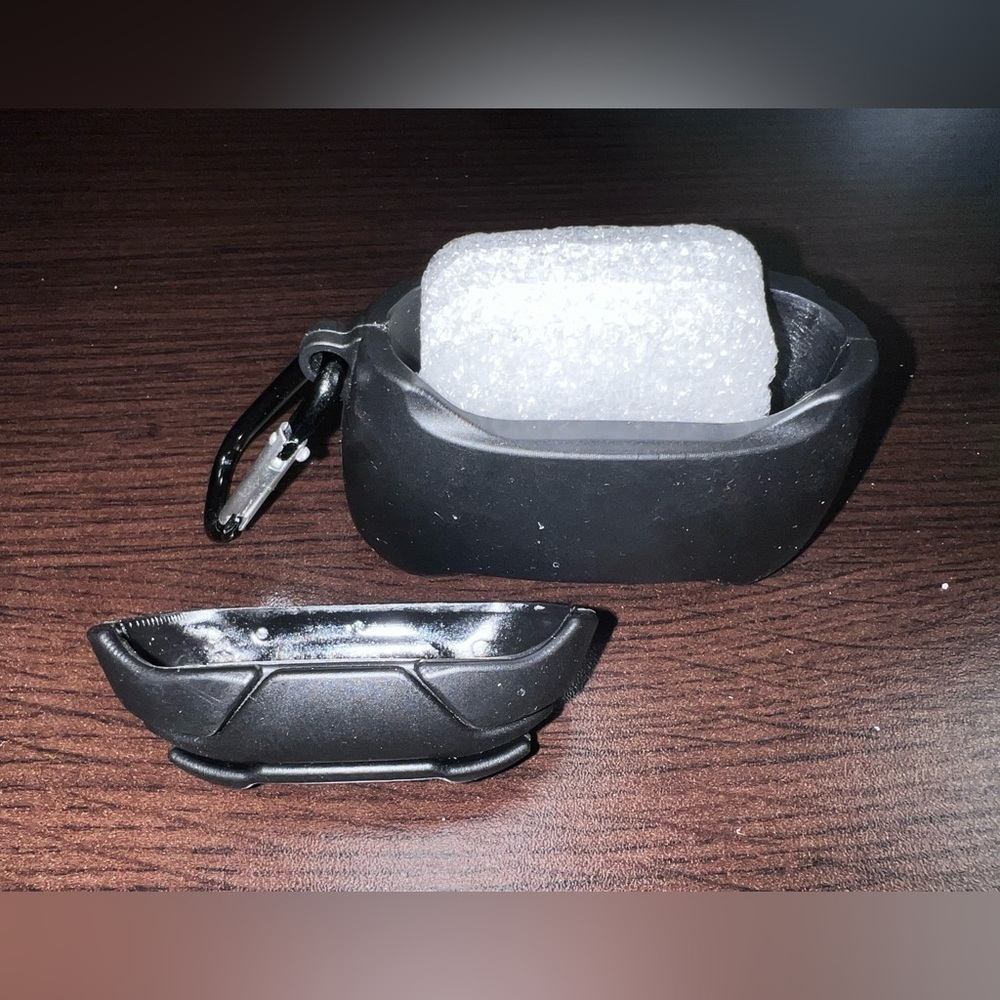 Brand new AirPods Pro case. Super cute! - Picture 3 of 6